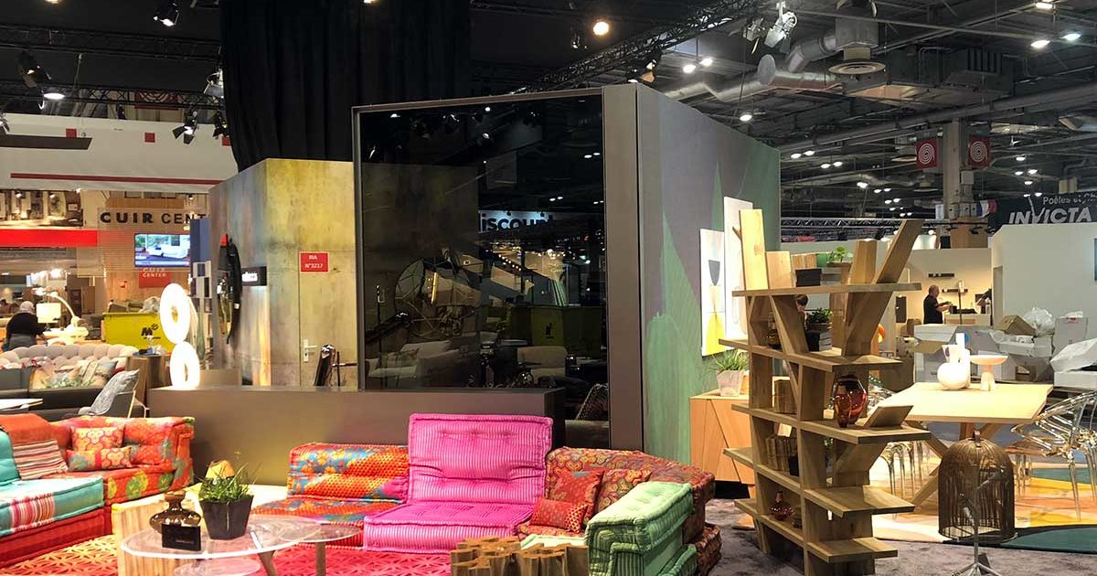 Conception et mise en lumière du stand Roche Bobois sur la Foire de Paris 2018 - Pont lumière et vélum noir