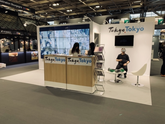 Conception et fabrication stand Tokyo sur salon SMT 2019 - Mise en place d'écrans bords fins - location mobilier - réalité virtuelle