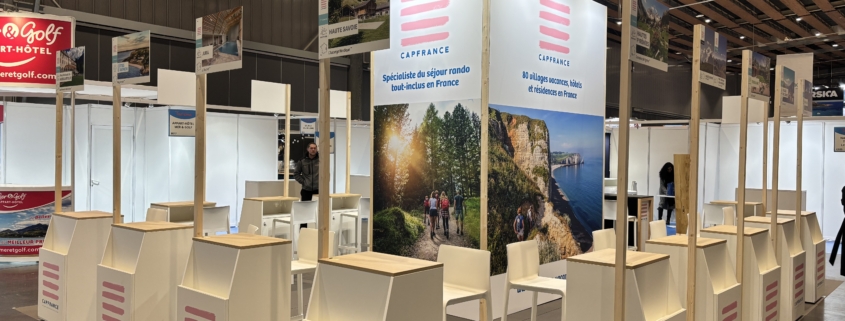 Stand Le Transversale évolutif et adaptable à tout type de salon, mobilier sur-mesure et impressions grand format.