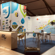 Stand RSE Transversale. Conception de stand sur mesure pour salon et foire expo Occitanie France et europe. Tissus tendus et impressions grands formats