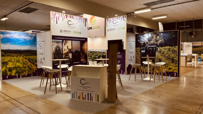 Stand RSE Transversale. Conception de stand sur mesure pour salon et foire expo Occitanie France et europe. Tissus tendus et impressions grands formats