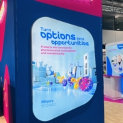 Stand Merck. Salon Bio Process International 2026 à Vienne. Stand 100% sur mesure et mobilier réutilisable