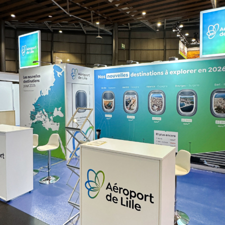Stand Le Transversale léger modulable et réutilisable. Tissus tendus et impressions grands formats personnalisés.